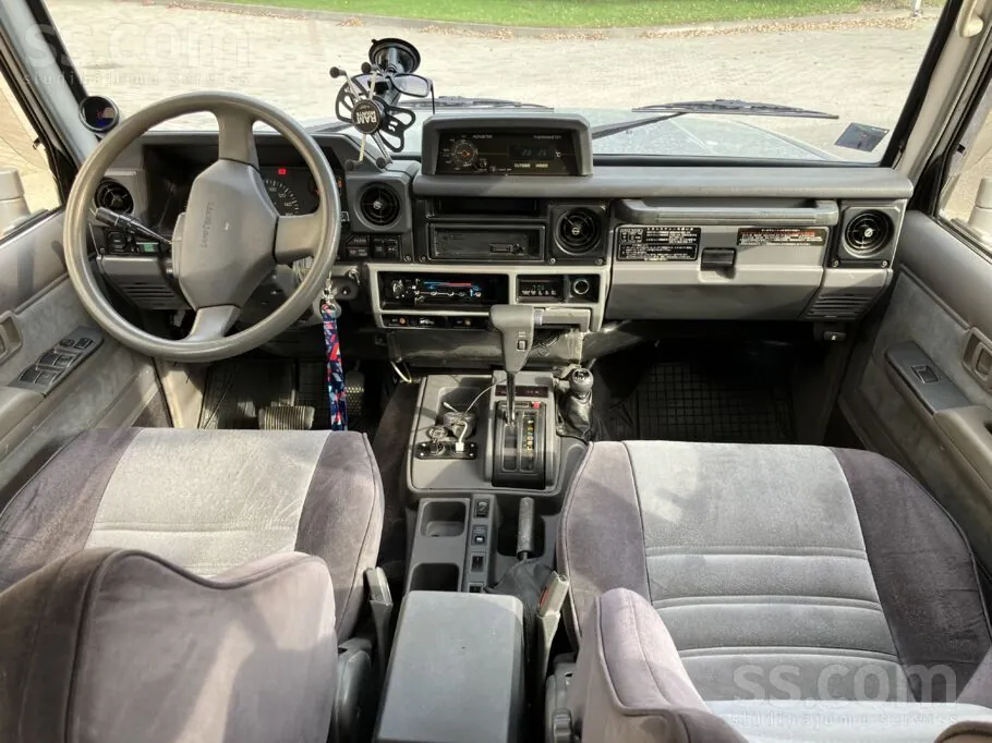 Toyota Land Cruiser Prado 1990 photo 3
