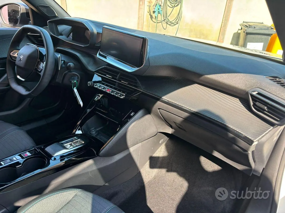 Peugeot 2008 2023 photo 4