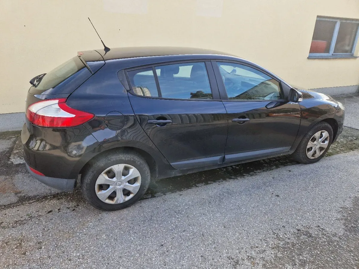 Renault Megane 2011 photo 2