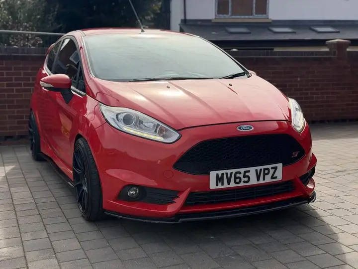 Ford Fiesta 2015 photo 2