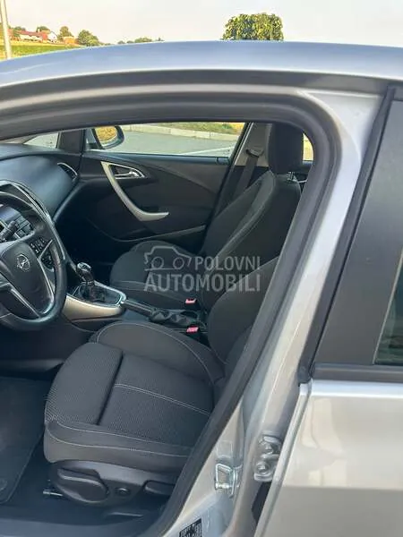 Opel Astra J 2011 photo 5