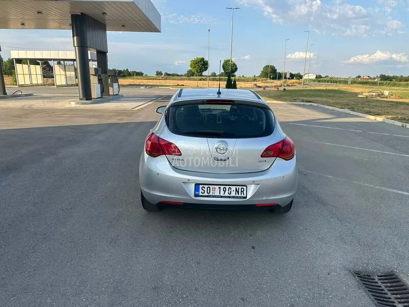 Opel Astra J 2011 photo 3
