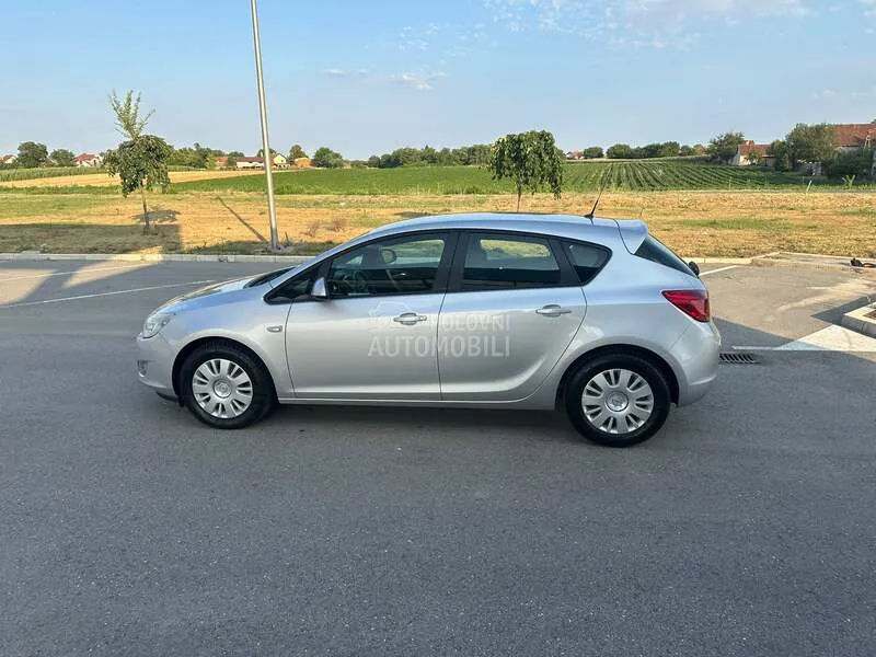 Opel Astra J