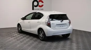 Toyota Aqua 2013 photo 5