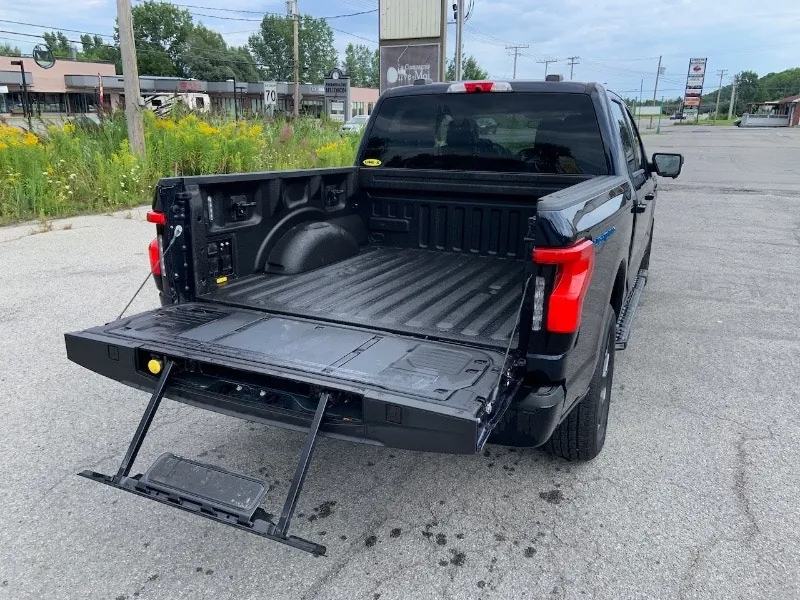 Ford F-150 Lightning 2023 photo 4