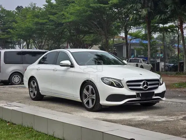 Mercedes-Benz E200