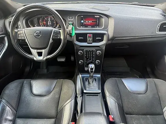 Volvo V40 2019 photo 2
