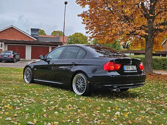 BMW 320D 2010 photo 2
