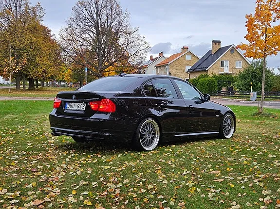BMW 320D 2010 photo 3