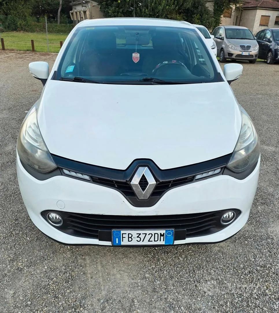 Renault Clio 2015 photo 2