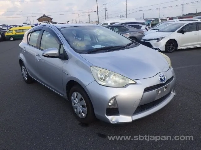 Toyota Aqua L