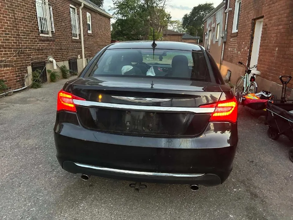 Chrysler 200-Series 2013 photo 3