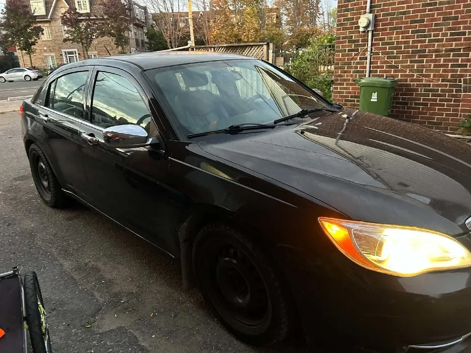 Chrysler 200-Series 2013 photo 2