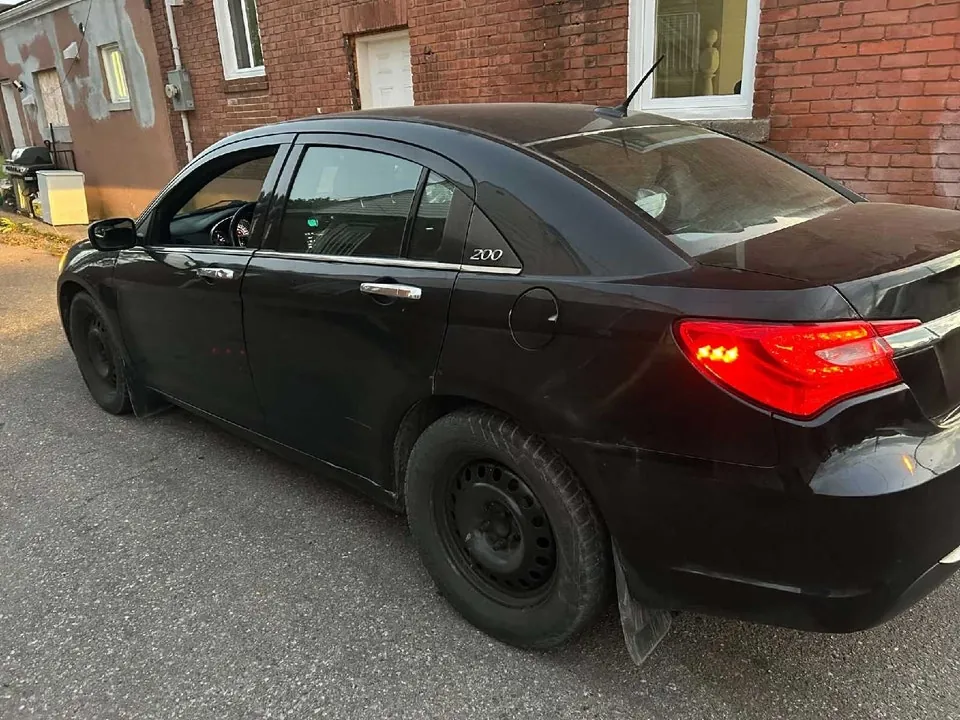 Chrysler 200-Series 2013 photo 4