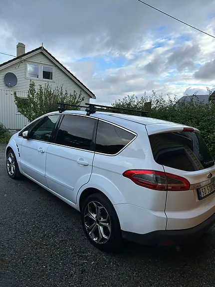 Ford S-Max 2010 photo 2