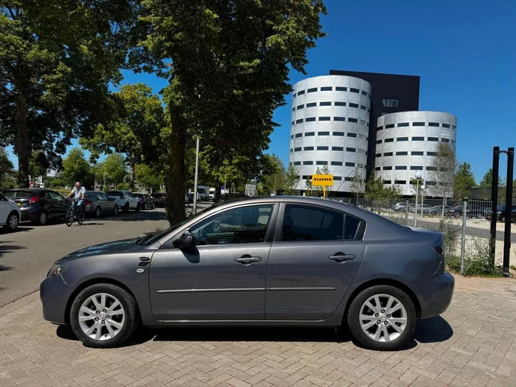 Mazda 3 2007 photo 2