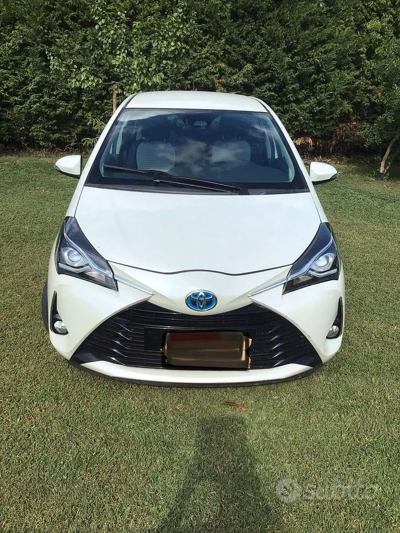 Toyota Yaris 2017 photo 2