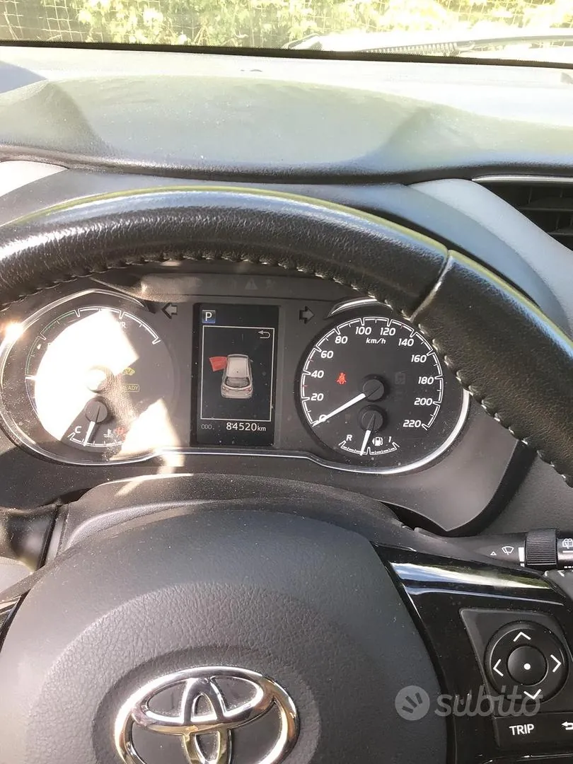 Toyota Yaris 2017 photo 5