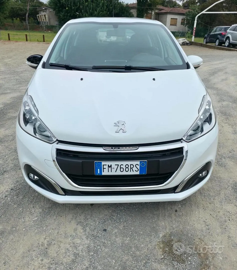 Peugeot 208 2018 photo 3