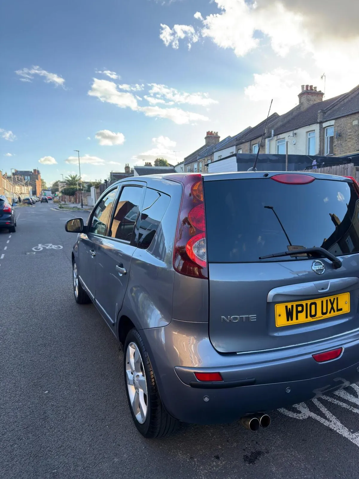 Nissan Note 2010 photo 4