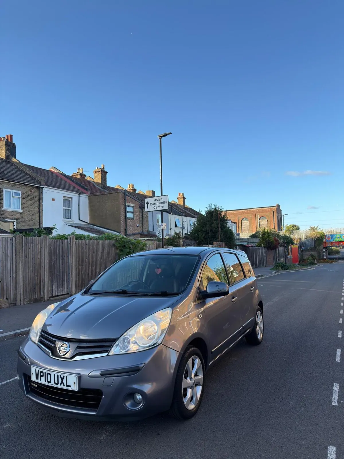 Nissan Note 2010 photo 2