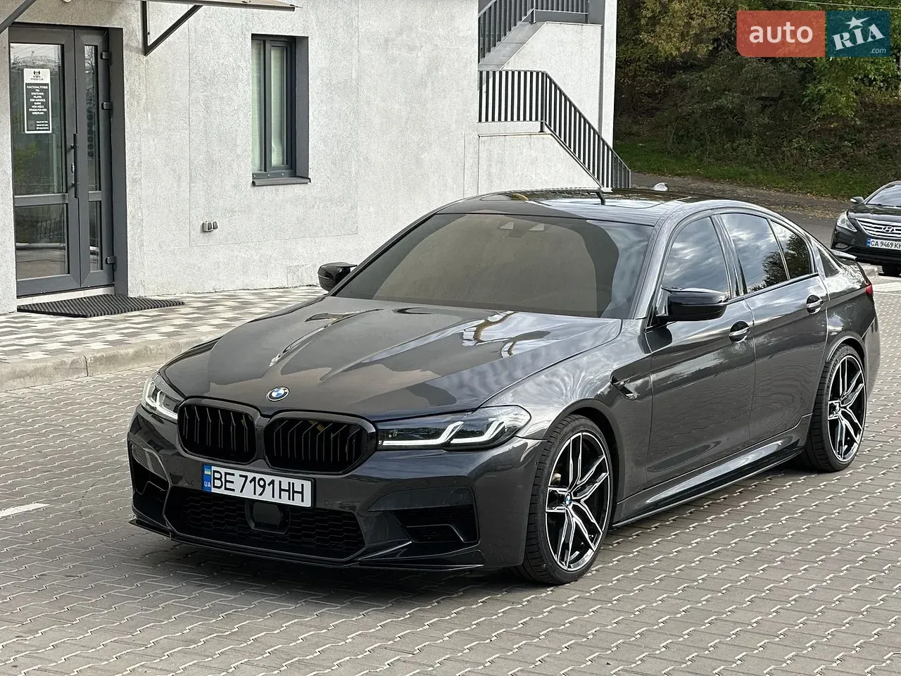 BMW 5 Series 2018 photo 2