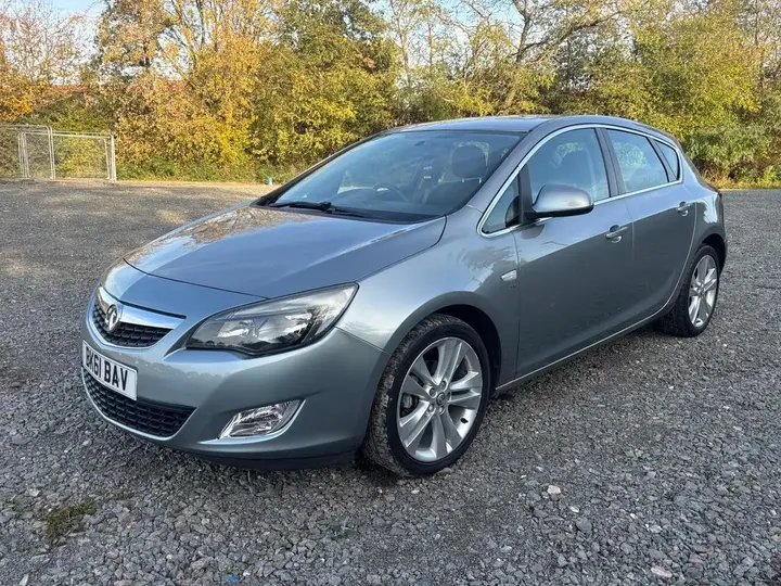 Vauxhall Astra 2011 photo 5