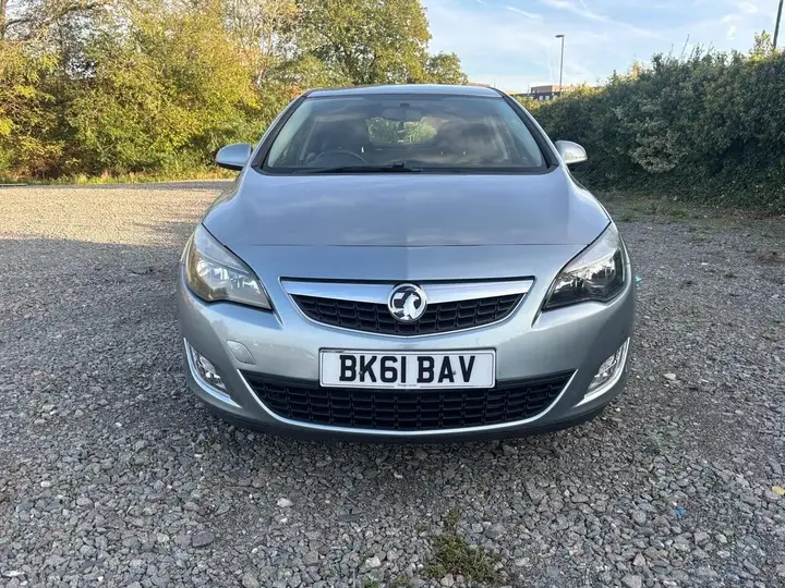 Vauxhall Astra 2011 photo 4