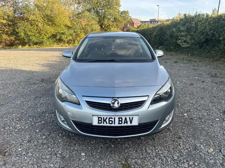Vauxhall Astra 2011 photo 3