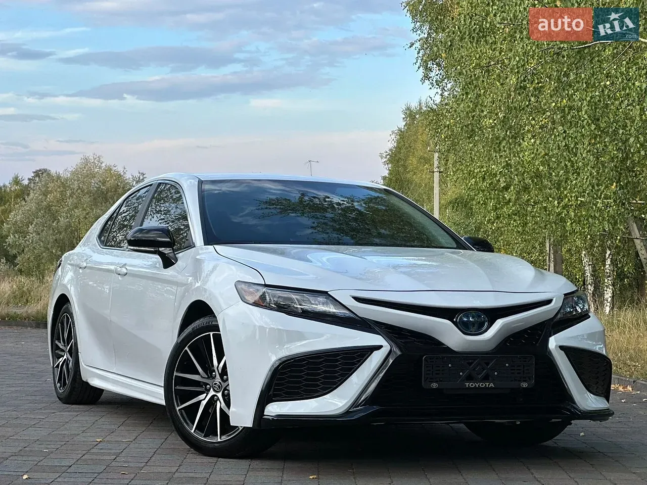 Toyota Camry 2023 photo 2