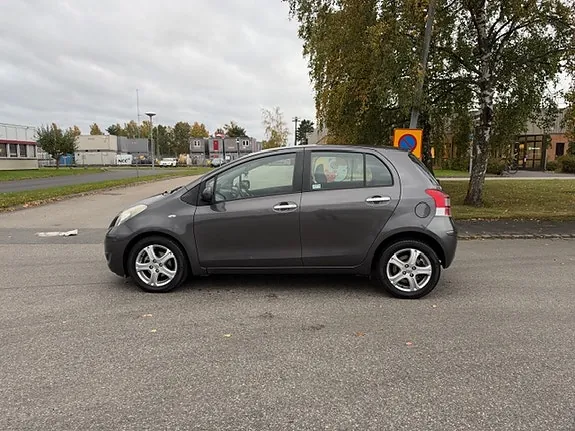 Toyota Yaris 2010 photo 4