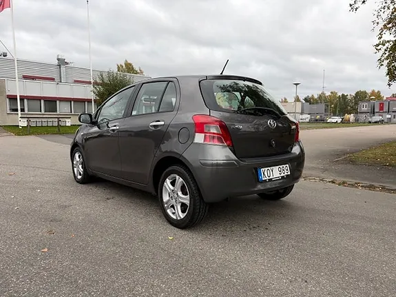 Toyota Yaris 2010 photo 3