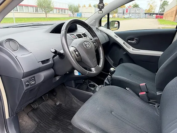 Toyota Yaris 2010 photo 5