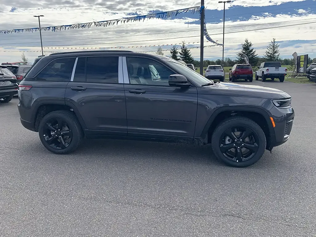 Jeep Grand Cherokee 2026 photo 4