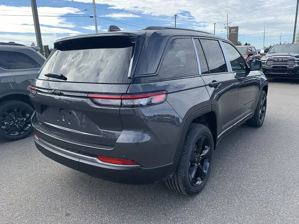 Jeep Grand Cherokee 2026 photo 5