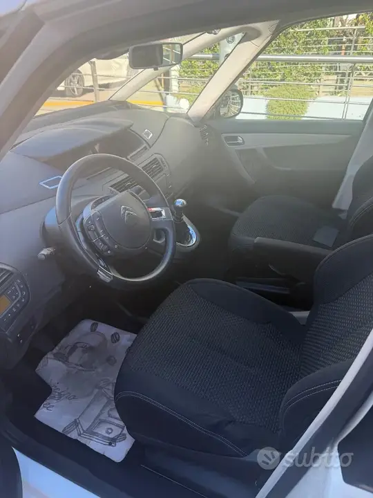 Citroen C4 Picasso 2011 photo 5
