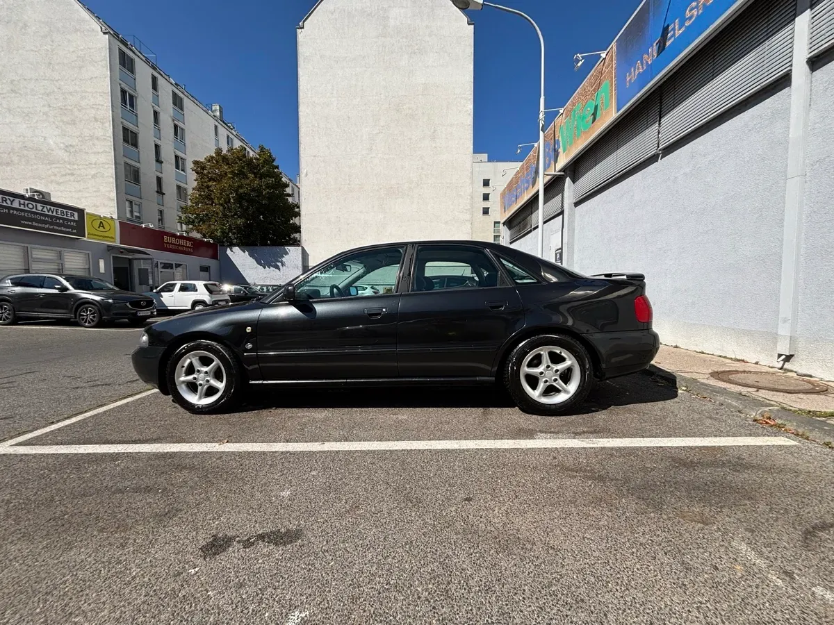 Audi A4 1996 photo 2