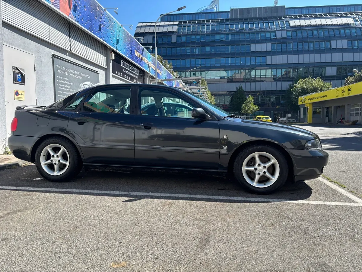 Audi A4 1996 photo 3