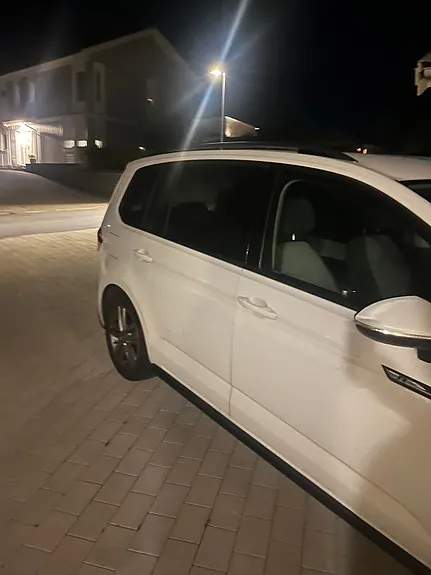 Volkswagen Touran 2021 photo 2