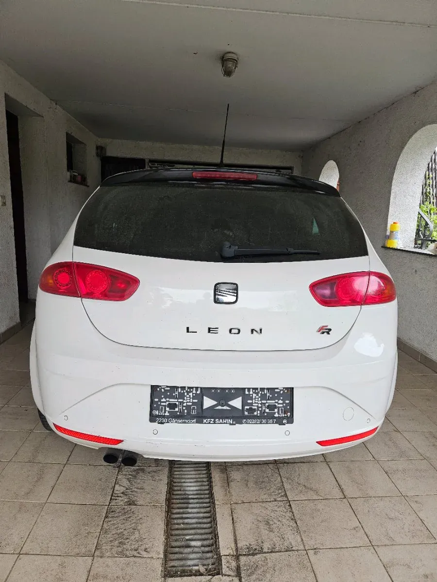 Seat Leon 2009 photo 2
