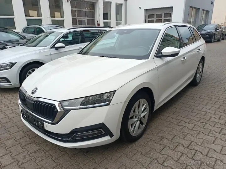 Skoda Octavia 2023 photo 2