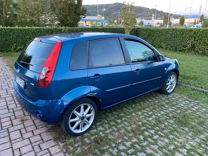 Ford Fiesta 2008 photo 2