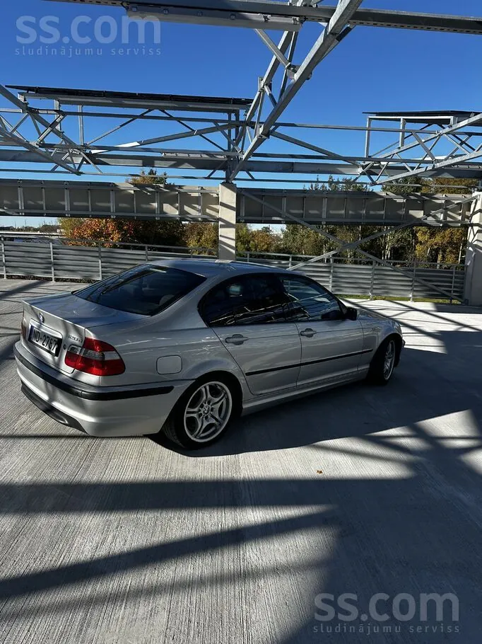 BMW 320 2003 photo 2