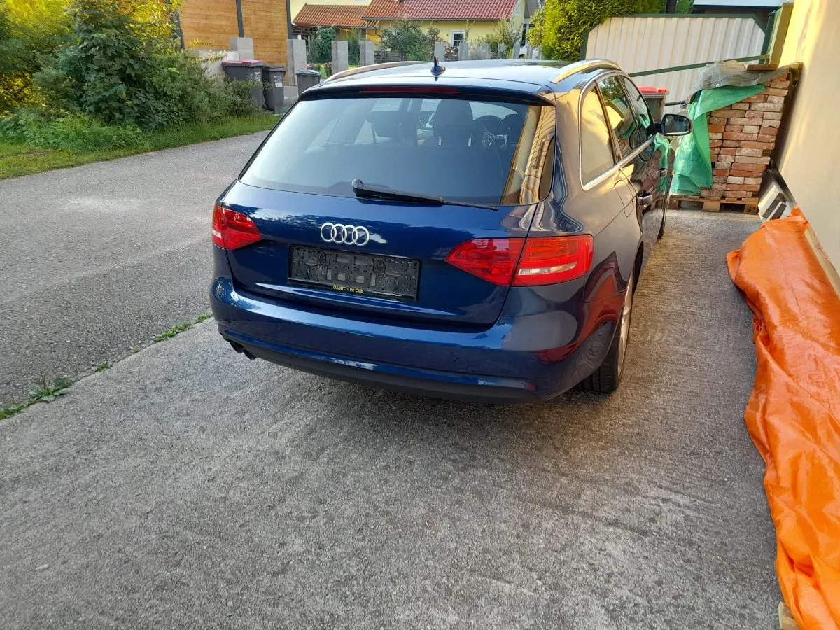 Audi A4 2012 photo 2
