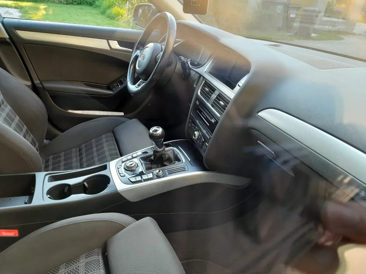 Audi A4 2012 photo 3