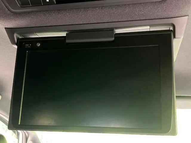 Toyota Prius 2021 photo 2