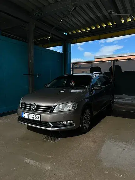 Volkswagen Passat 2012 photo 2