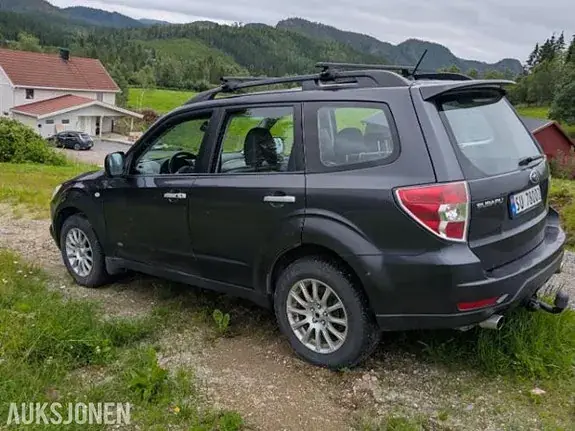Subaru Forester 2010 photo 2