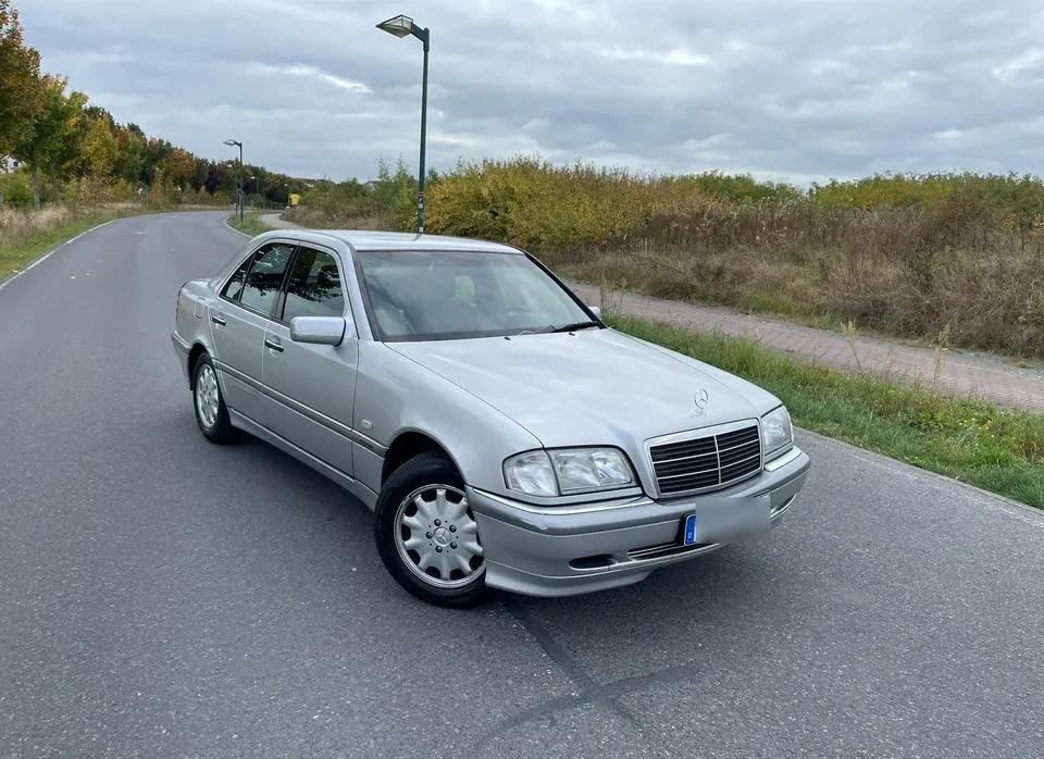 Mercedes-Benz C180