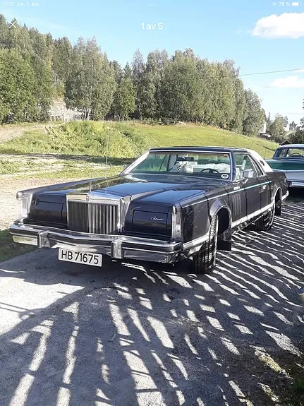 Lincoln Continental 1977 photo 2